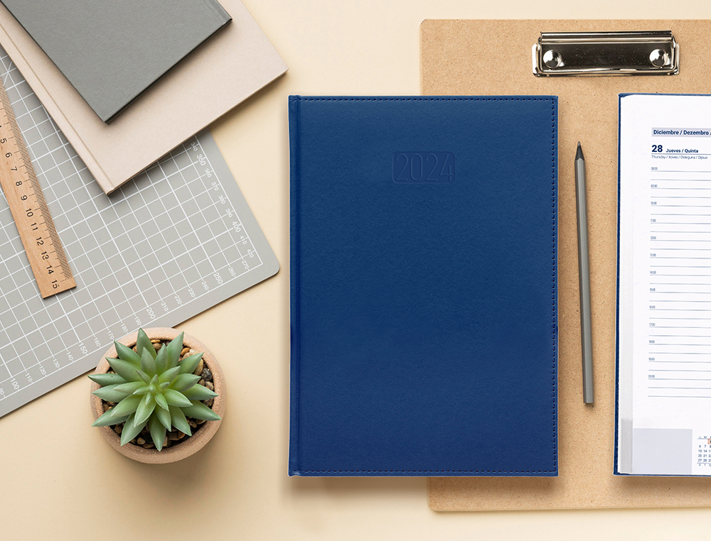 AGENDA ENCUADERNADA LIDERPAPEL CRETA 17X24 CM 2024 SEMANA VISTA COLOR AZUL PAPEL 70 GR